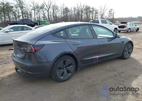 2021 Tesla Model 3 Standard Range Plus Rear-Wheel Drive z USA, uszkodzony, nr VIN 5YJ3E1EA8MF918284